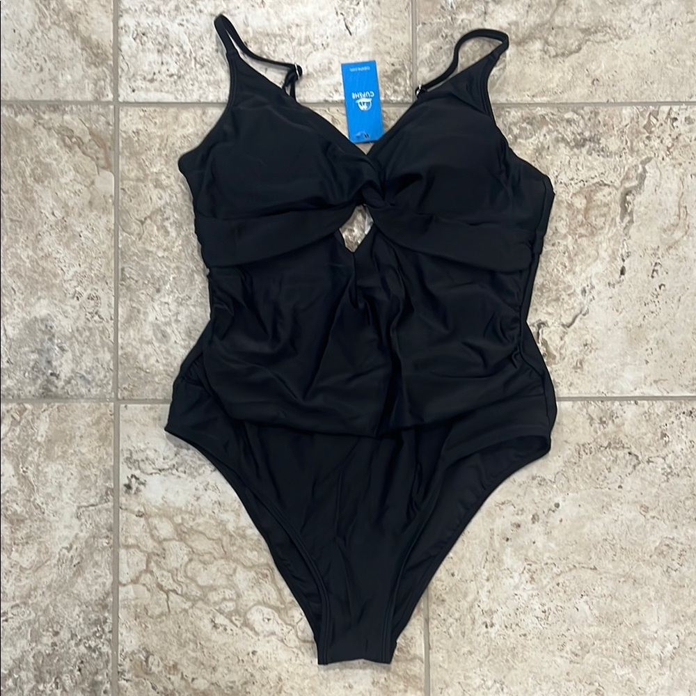 Cupshe Black One Piece Swimsuit with Keyhole cutout detail